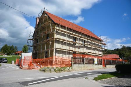 Ambruški šolarji v času gradnje obiskujejo šolo v Zagradcu.